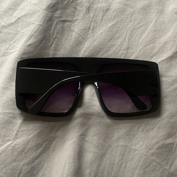 - UNISEX BLACK Oversized Square  FASHION FORWARD Flat Top Sunglasses For BADDIES main image 11